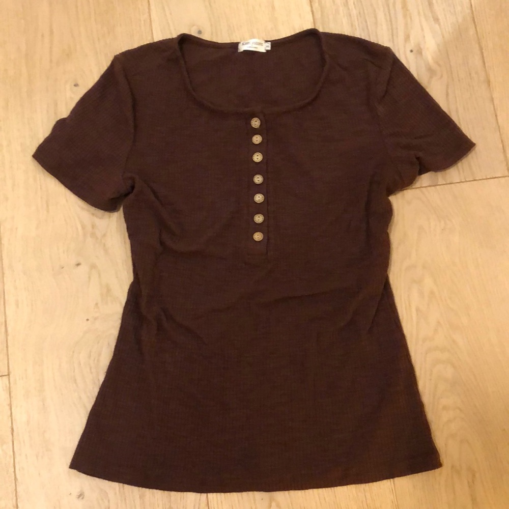 Brown Tee w buttons 🤎🤎